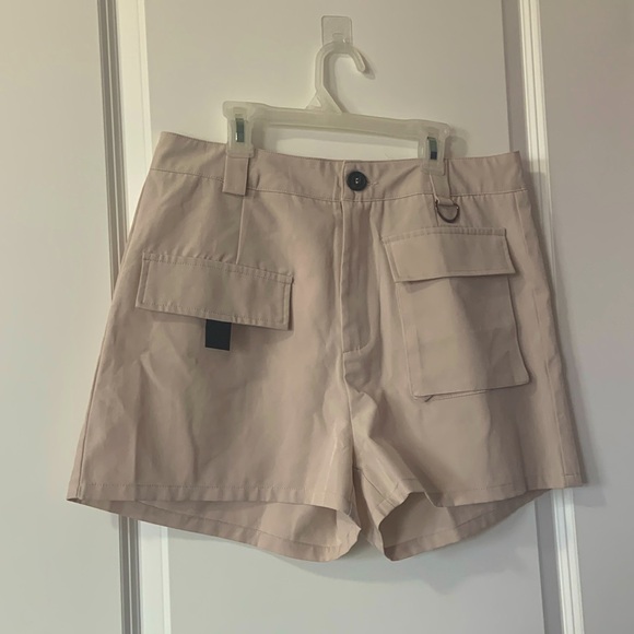 PRETTYLITTLETHING SIZE 10 Beige High-waist Cargo Shorts - Picture 1 of 9
